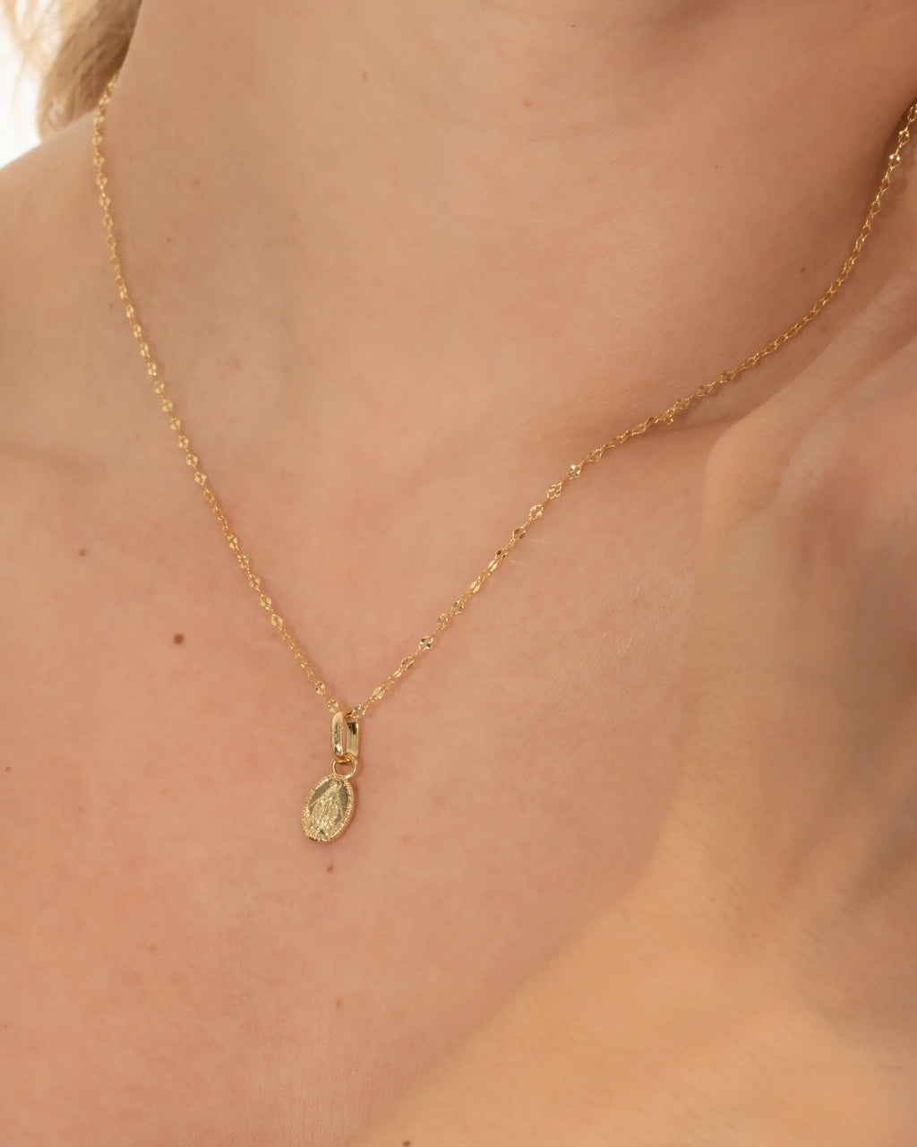 Dije Virgen Milagrosa 12 mm